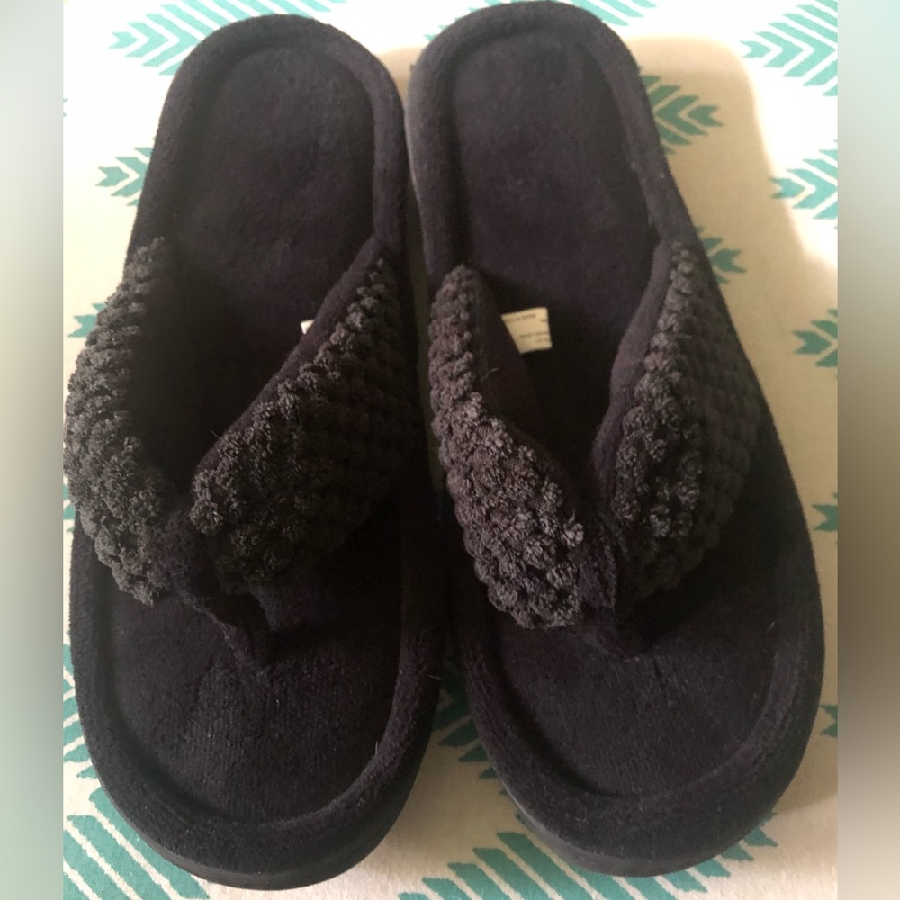 UltraIdeas black ultra cushiony house slippers Ladies 9-10